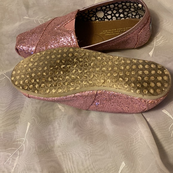 Baby pink Toms slip ons size 6 - Picture 2 of 4